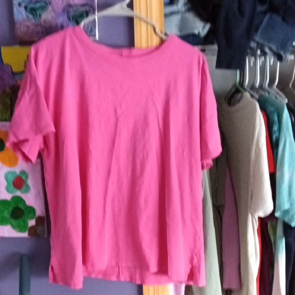 Vibrant Pink Women's Short Sleeve Tee